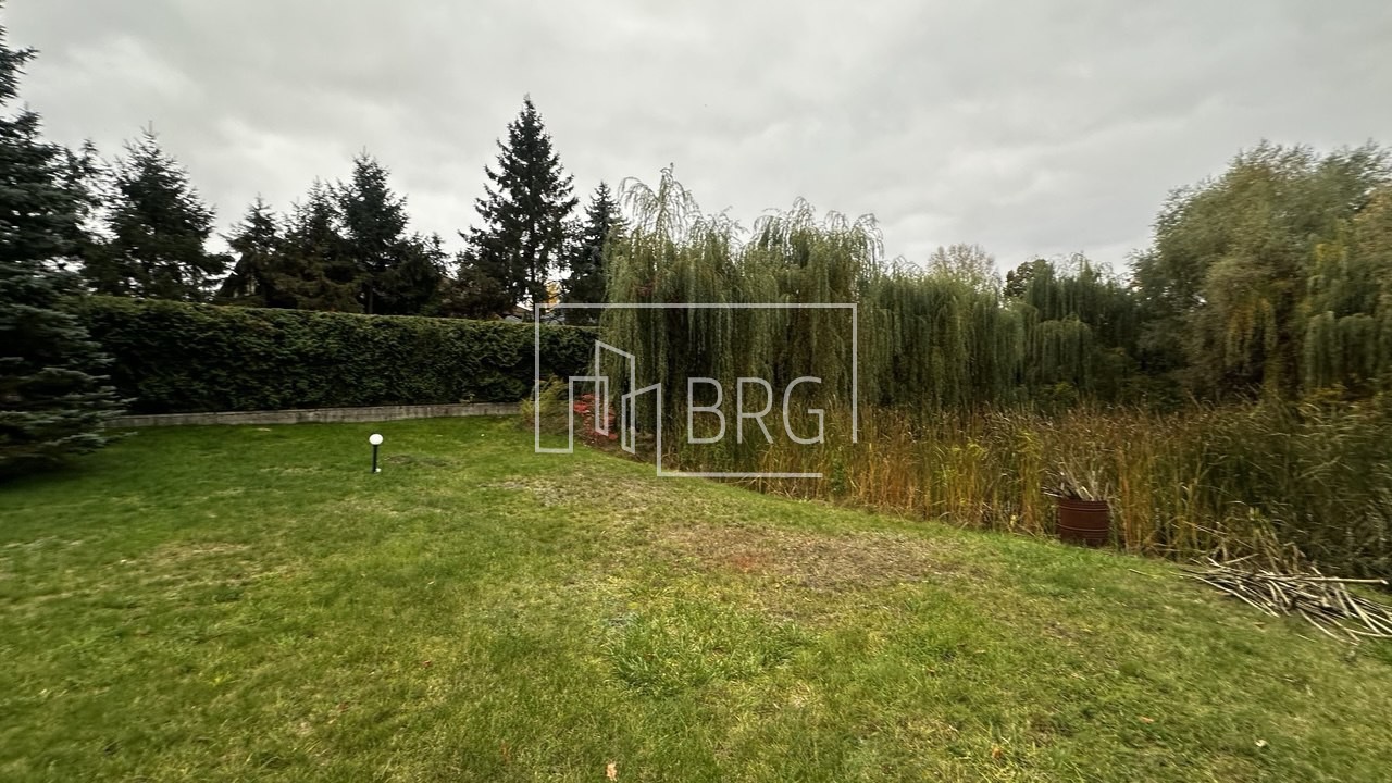 Земельный участок с озером и выходом на Днепр Дамба. Київська обл