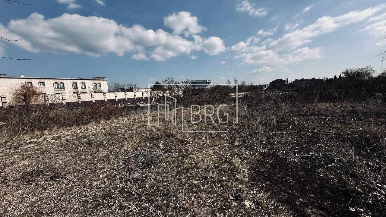 Земельный участок 44 сотки КГ Нефтяник с выходом на Козинку. Київська обл