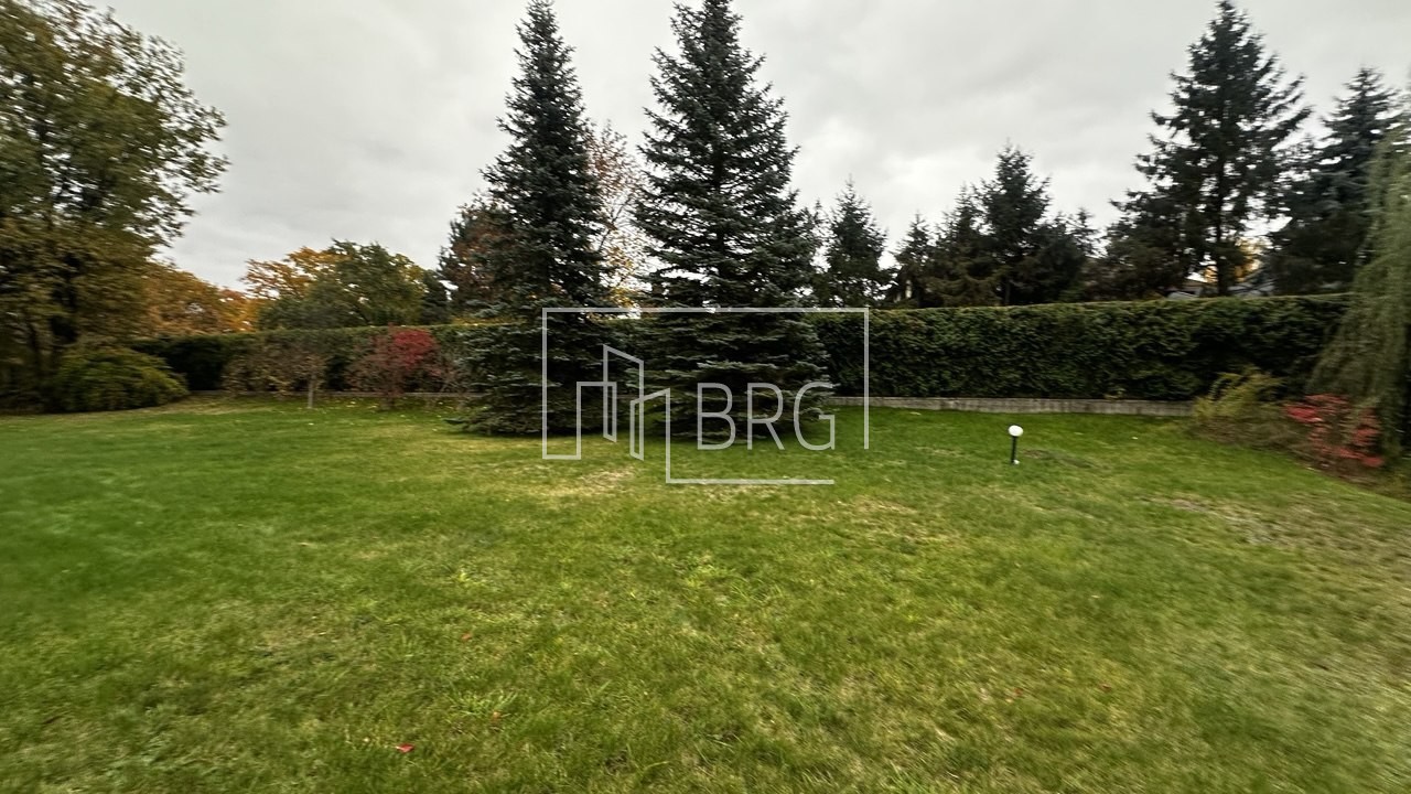 Земельный участок с озером и выходом на Днепр Дамба. Київська обл