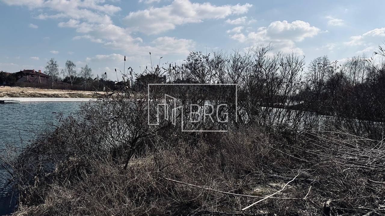 Земельный участок 44 сотки КГ Нефтяник с выходом на Козинку. Київська обл