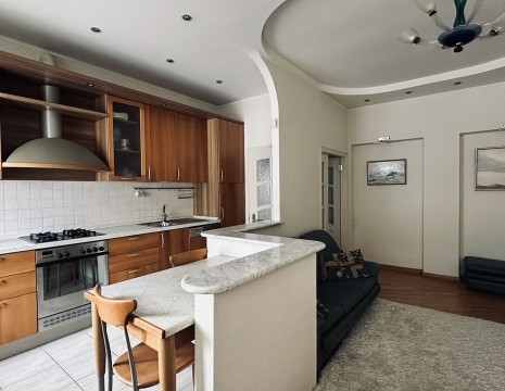 Квартира с видом на Мариинский парк 3 комнаты Грушевского 9. Київ