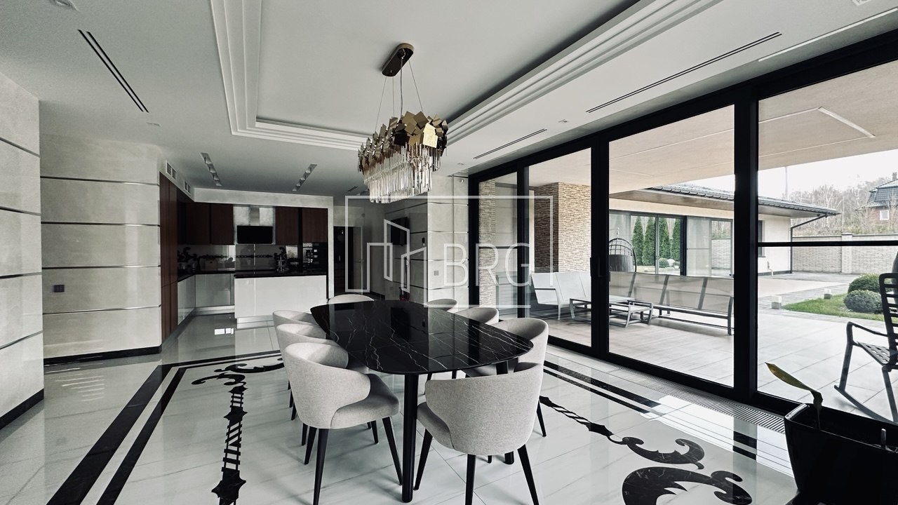 Современный дом 680м с бассейном в коттеджном городке Иванковичи. Київська обл