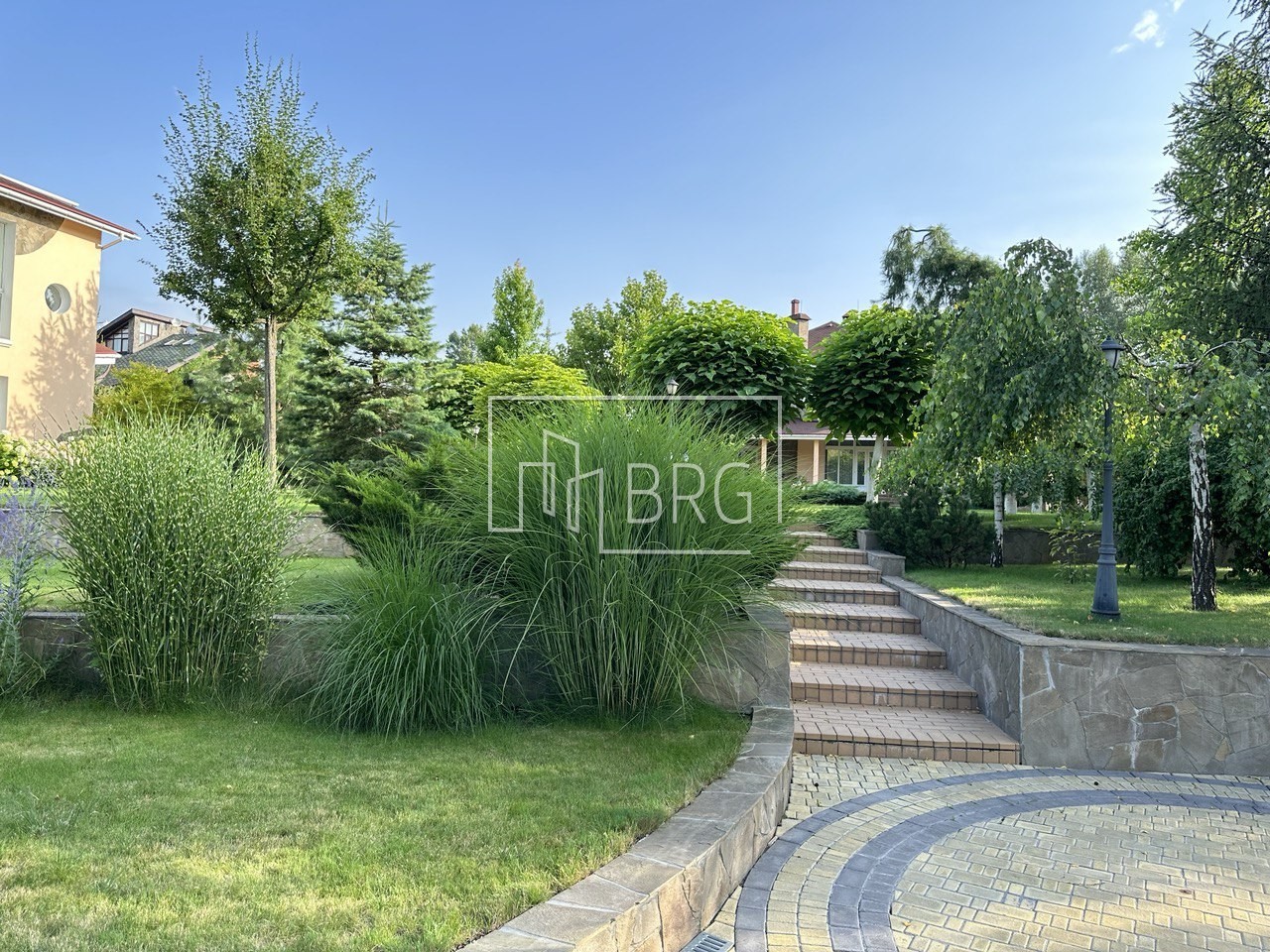 House 500m in Rudyki overlooking the reserve and access to water. Kiev region
