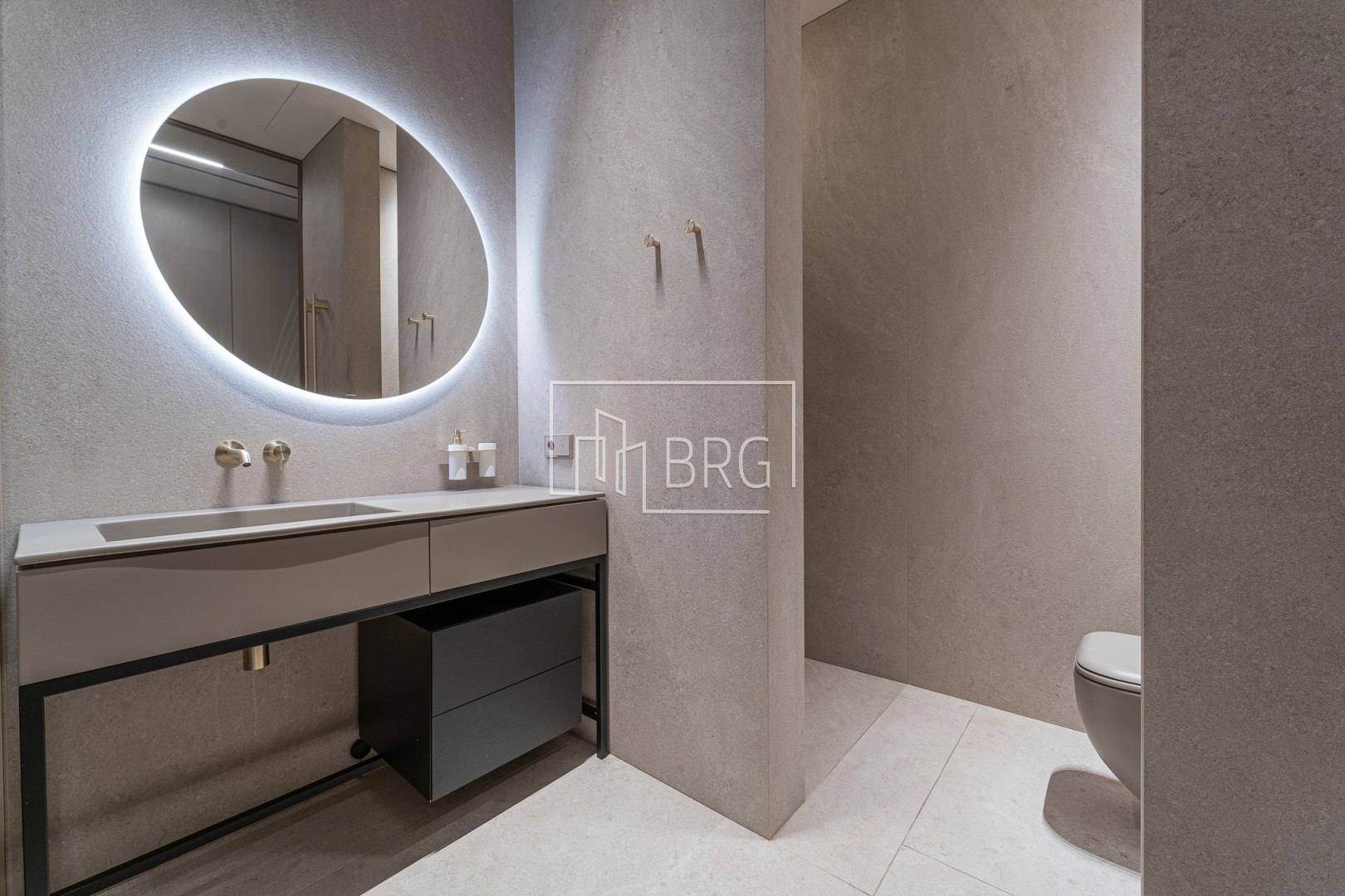 Дом 305м с бассейном Плюты Конча-Заспа. Киевская обл