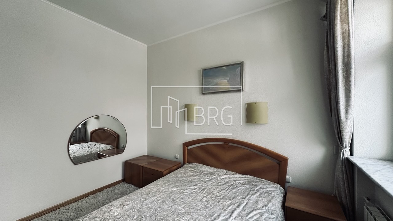 Квартира с видом на Мариинский парк 3 комнаты Грушевского 9. Київ