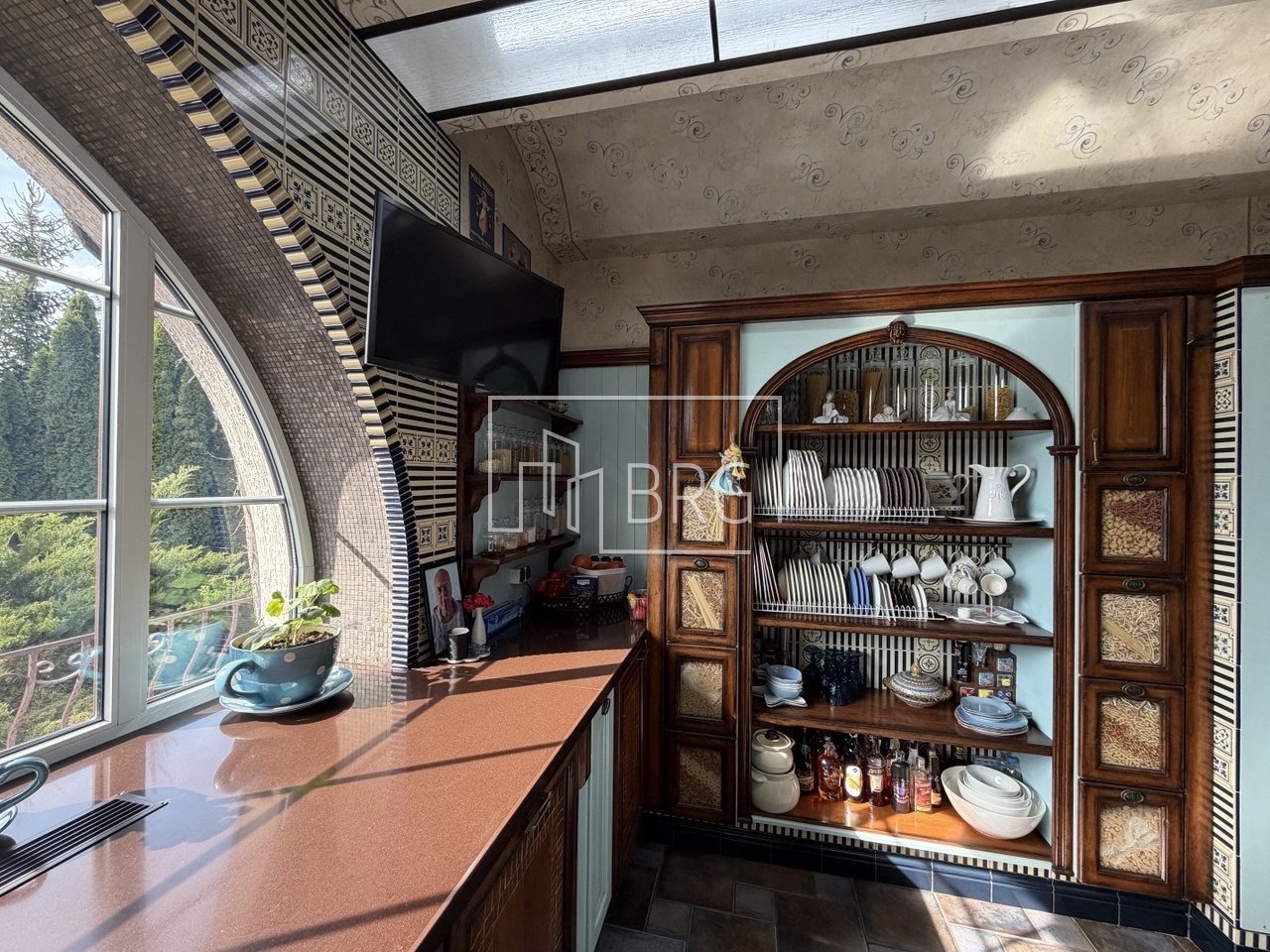 Дом 1500м КГ Тихая гавань с бассейном и выходом на Днепр. Київська обл