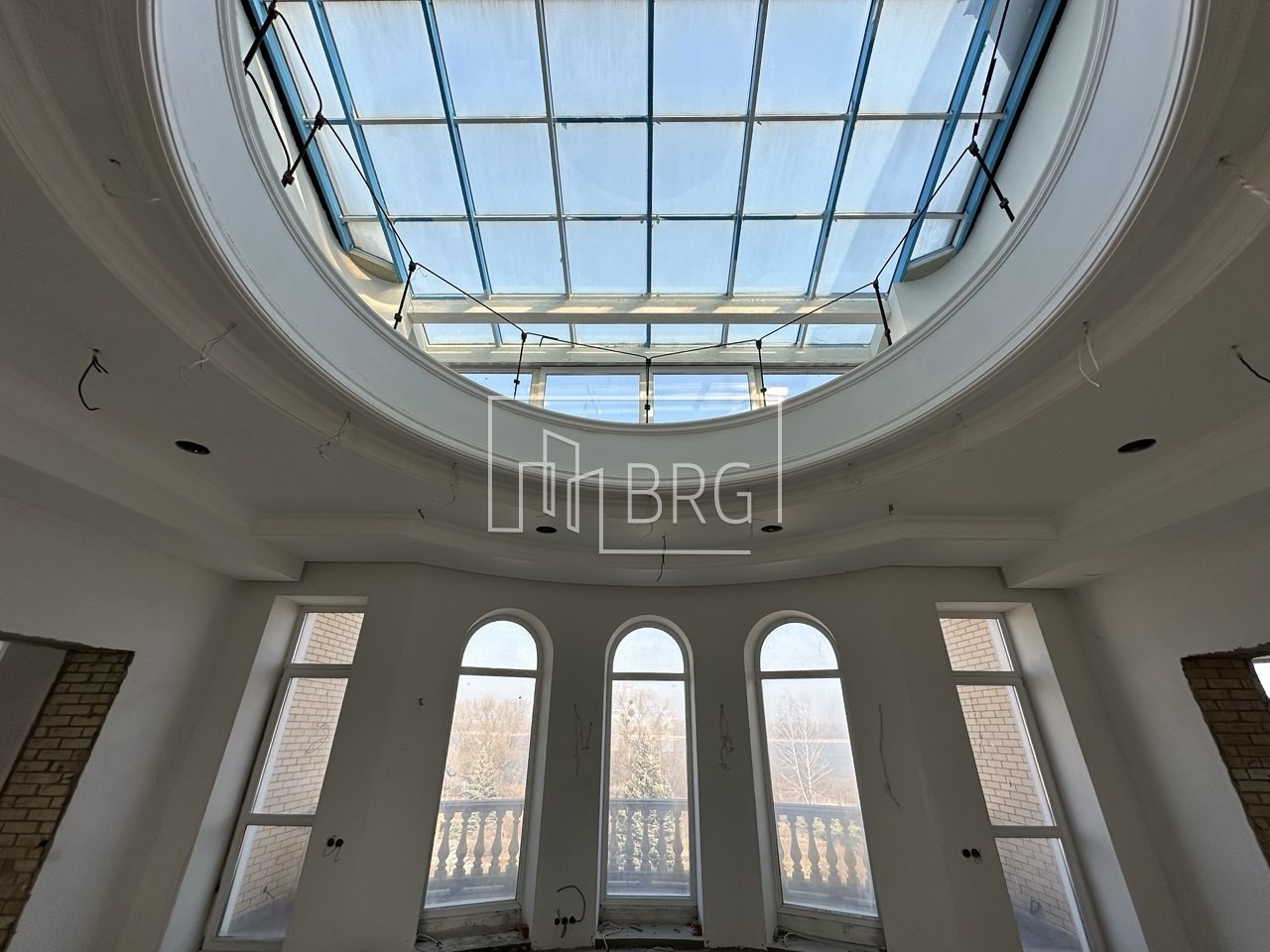 Особняк 1000м с выходом на Днепр коттеджный городок Дамба начало. Київська обл