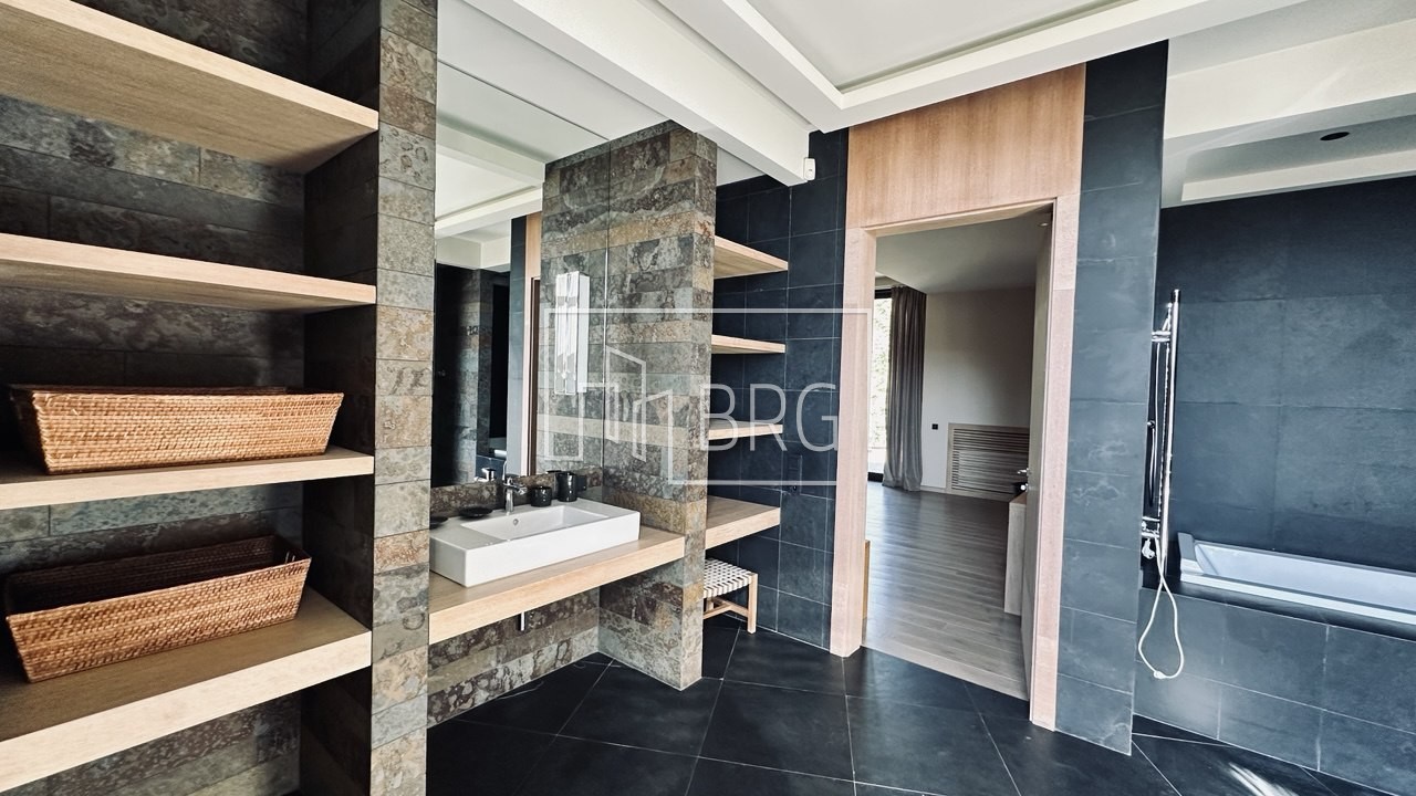 Дом 1100м с выходом на р.Стугну Таценки. Київська обл