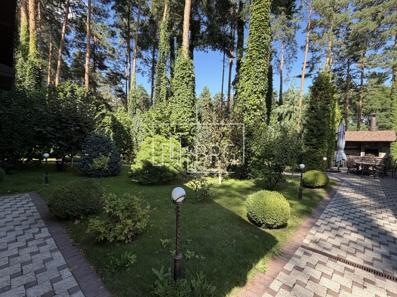 Современный дом 325м с красивым природным ландшафтом коттеджный городок Мархалевка. Київська обл