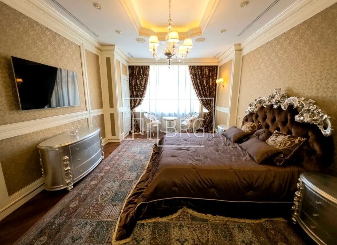 Продажа 3-х комнатной квартиры 190м возле Мариинского парка. Киев