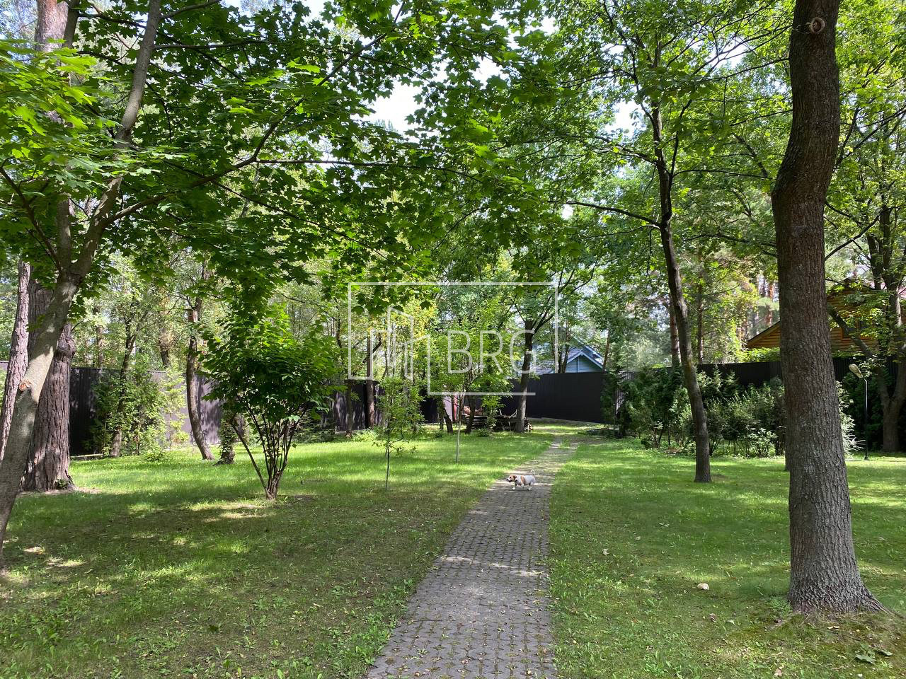 House 850m in Rudyki with a guest house and a sauna complex on the territory. Kiev region