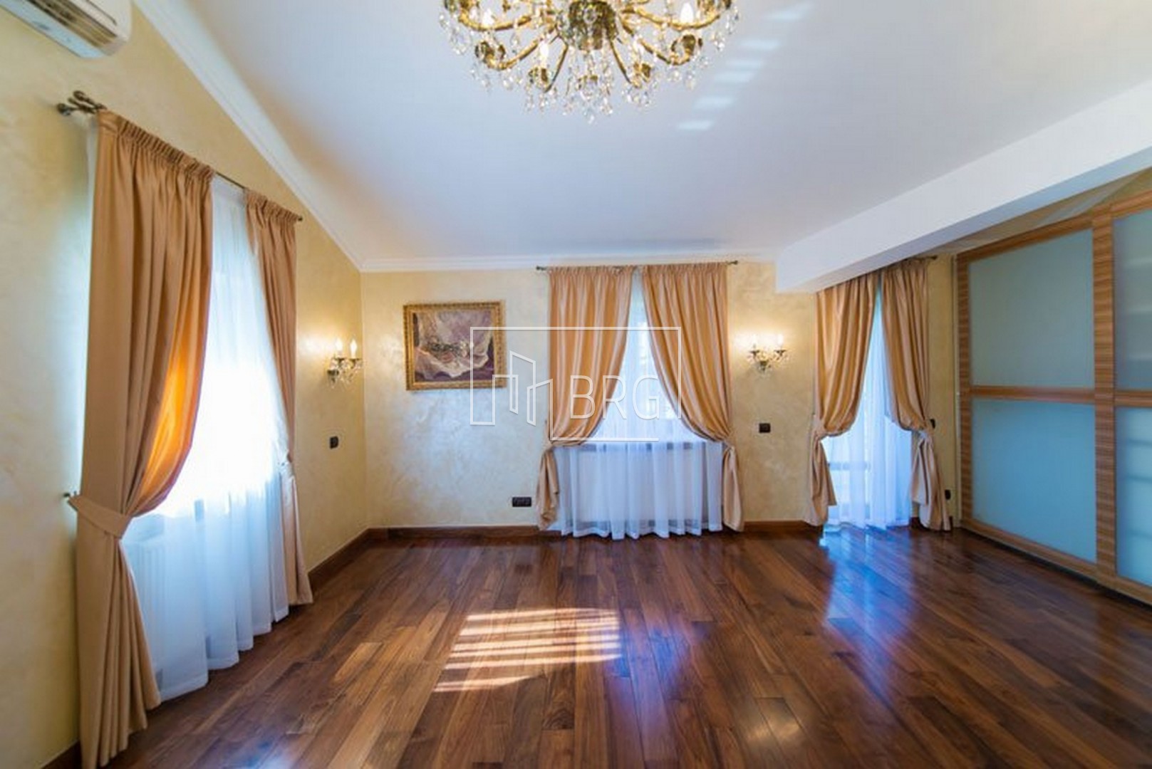 House KG Dniprov Hvylya 815m with access to the Dnieper. Kiev region
