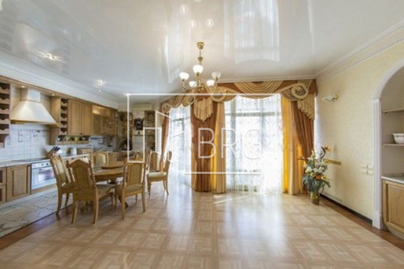 Apartment 156m Shevchenko district. Kiev