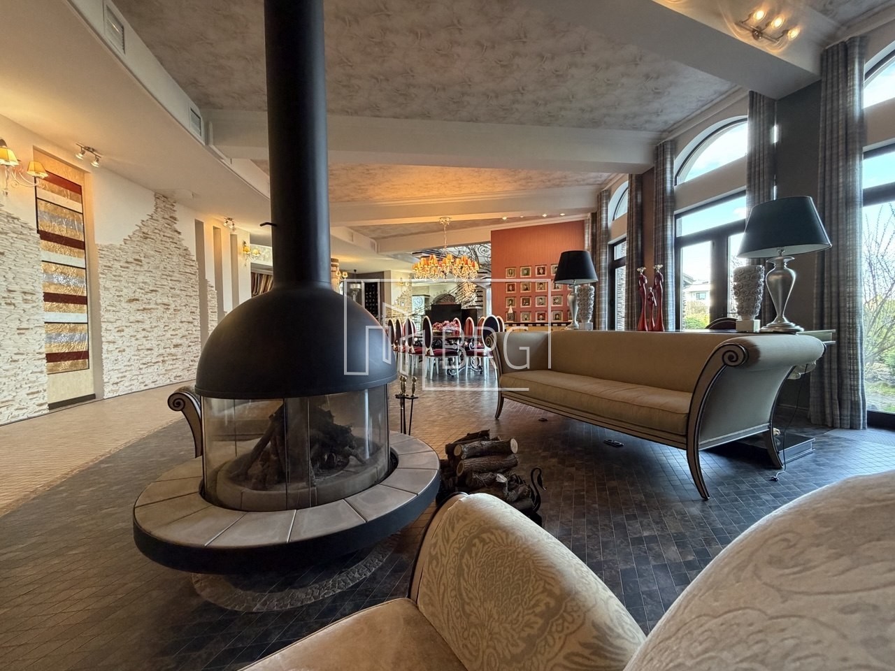 Дом 1500м КГ Тихая гавань с бассейном и выходом на Днепр. Київська обл