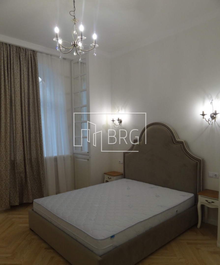 The apartment is 110m Podolsky district. Kiev