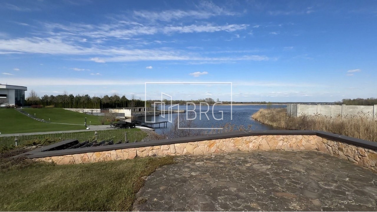 Дом 1500м КГ Тихая гавань с бассейном и выходом на Днепр. Київська обл