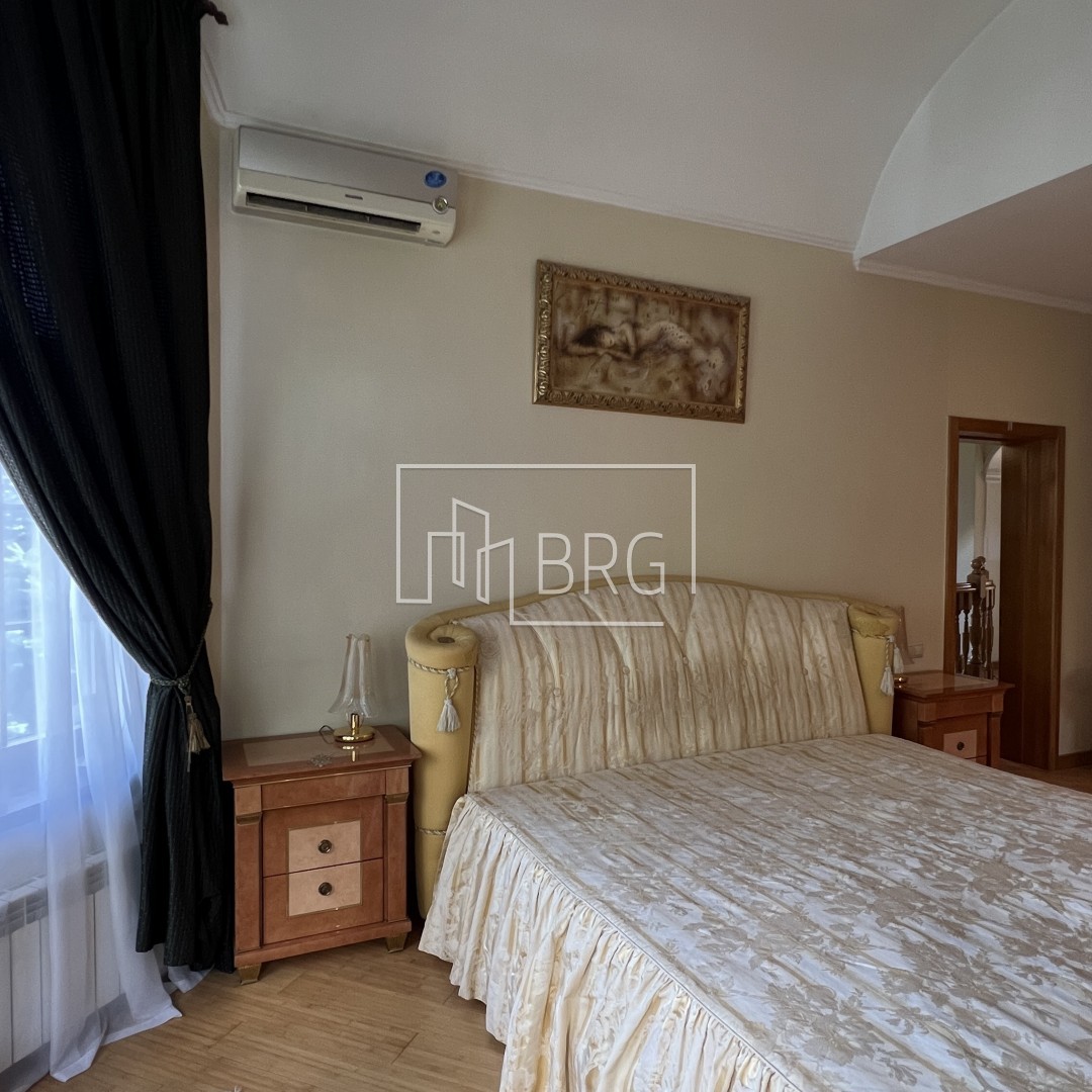 Дом 314м в центре Киева на Печерске. Київ