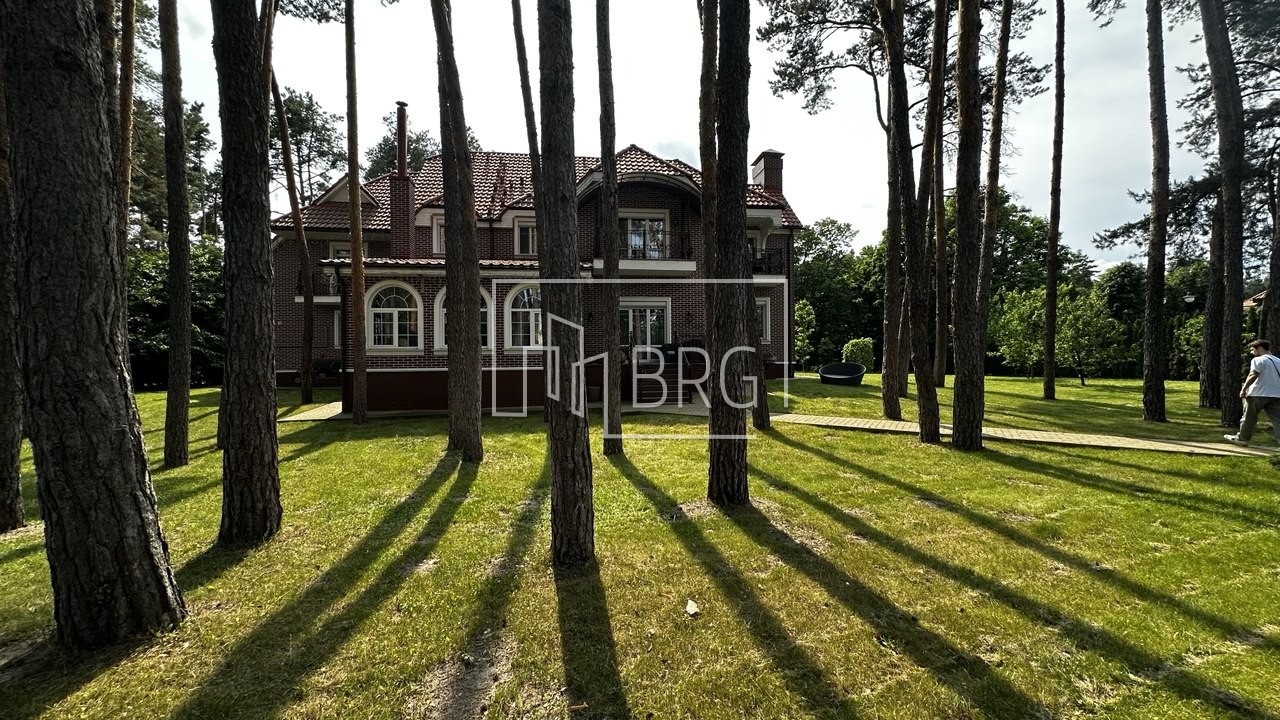 Дом 650м в сосновом лесу КГ Французский городок . Київська обл