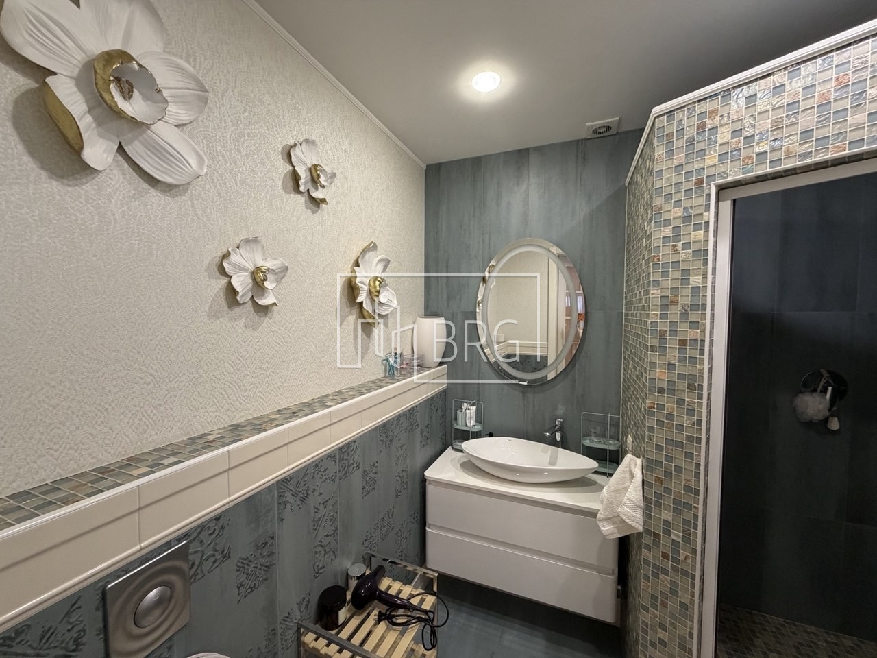 Дом 1500м КГ Тихая гавань с бассейном и выходом на Днепр. Київська обл