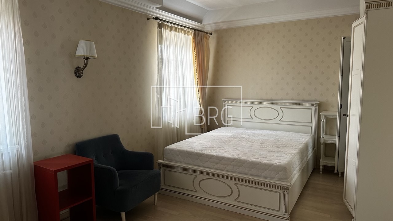 Дом 650м в сосновом лесу КГ Французский городок . Київська обл