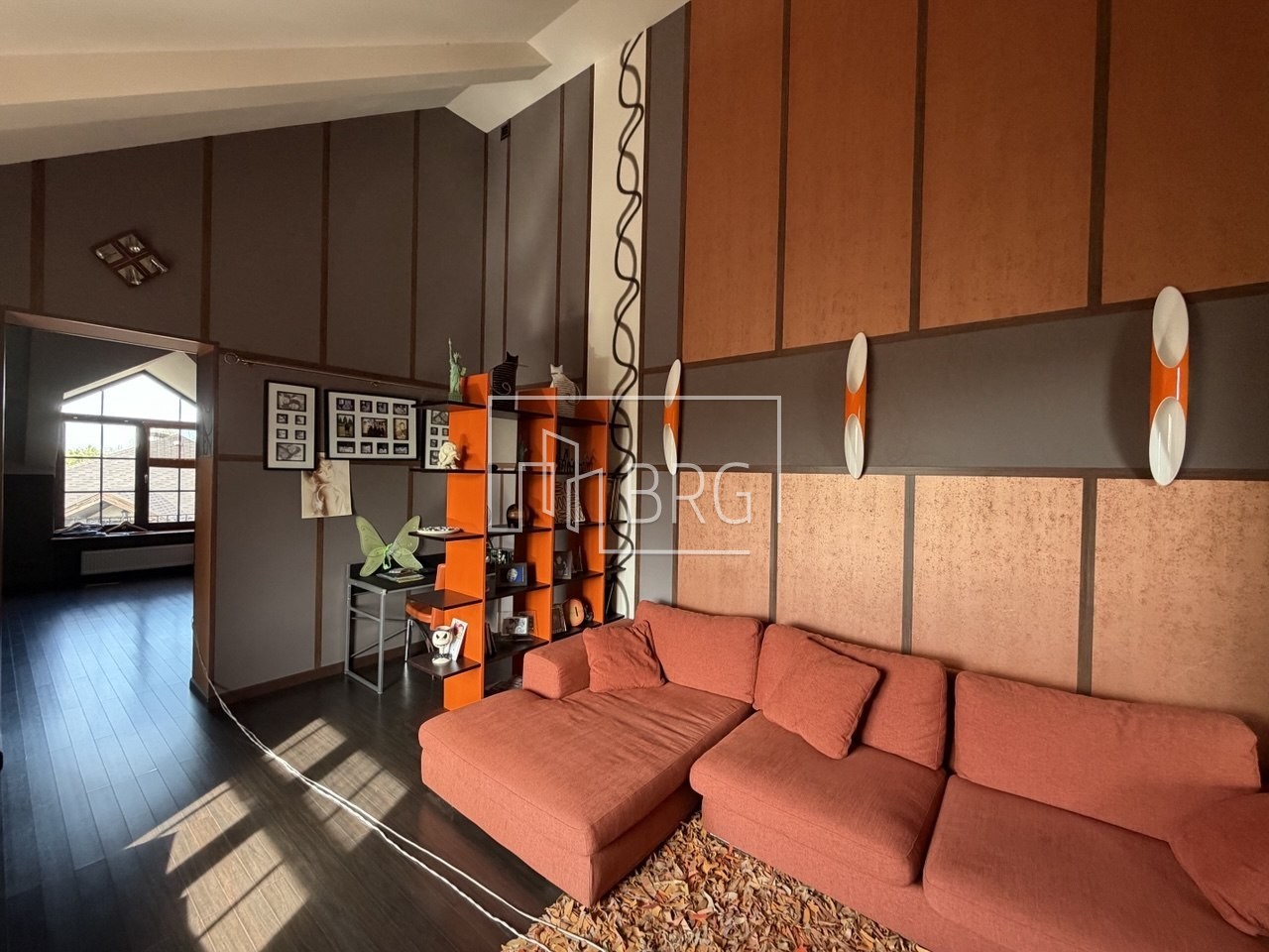 Дом 1500м КГ Тихая гавань с бассейном и выходом на Днепр. Київська обл