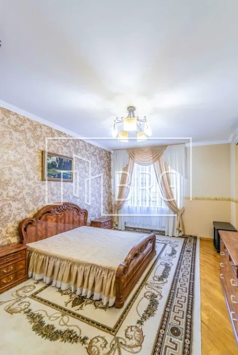 Квартира 4 комнаты с видом на город и Родину Мать Печерск центр Старонаводницкая 13-А. Kiev