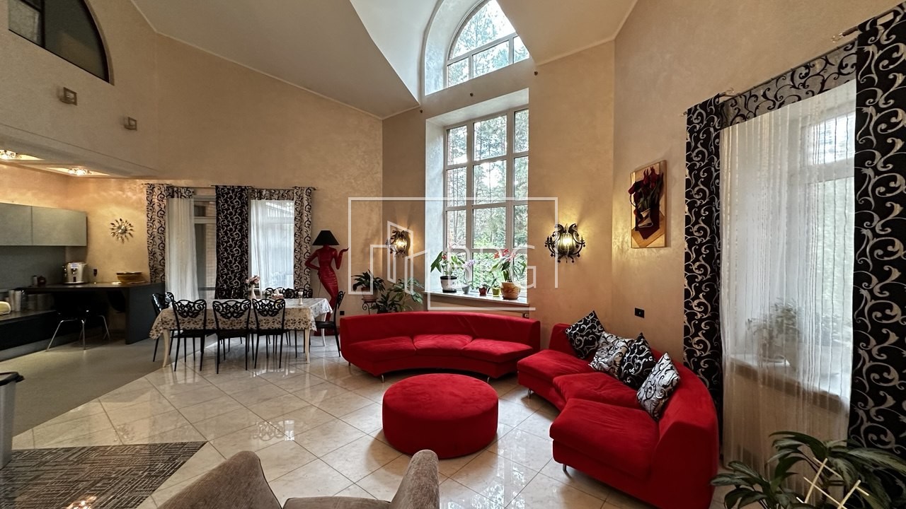 Дом 700м в сосновом лесу Пятихатки Козин. Київська обл