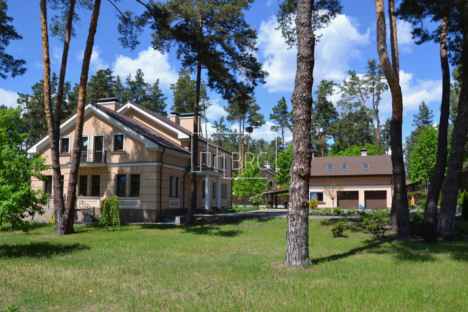 Дом КГ Сосновый бор 380м в сосновом лесу . Kiev region