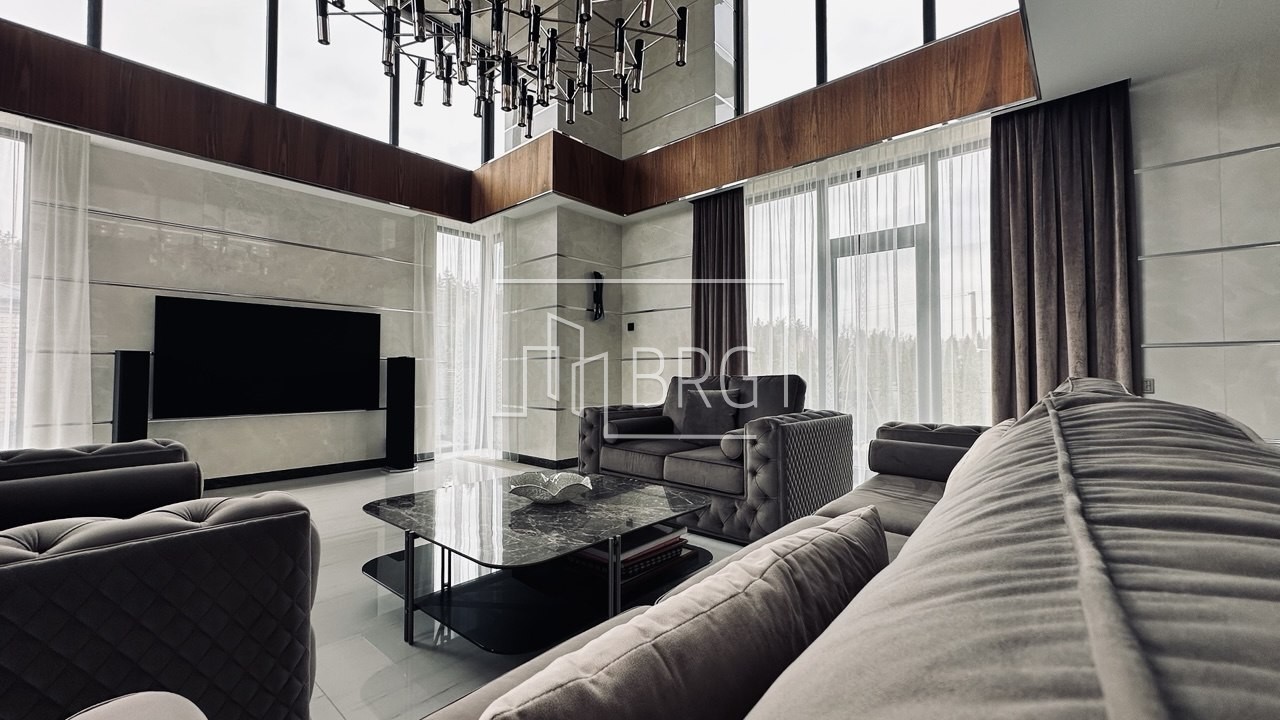 Современный дом 680м с бассейном в коттеджном городке Иванковичи. Київська обл