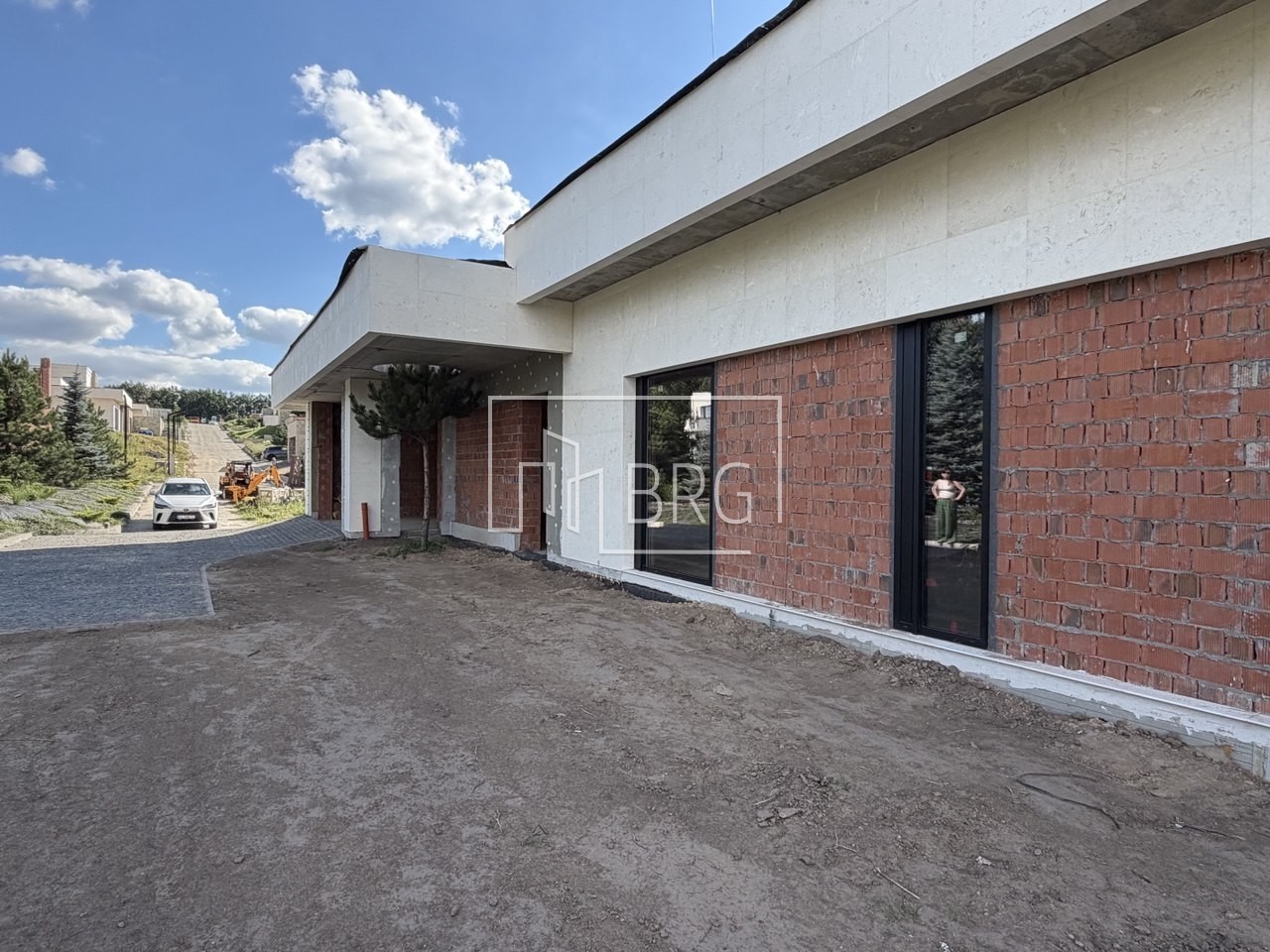 Новый современный дом 370м в коттеджном городке под отделку Ходосовка. Київська обл