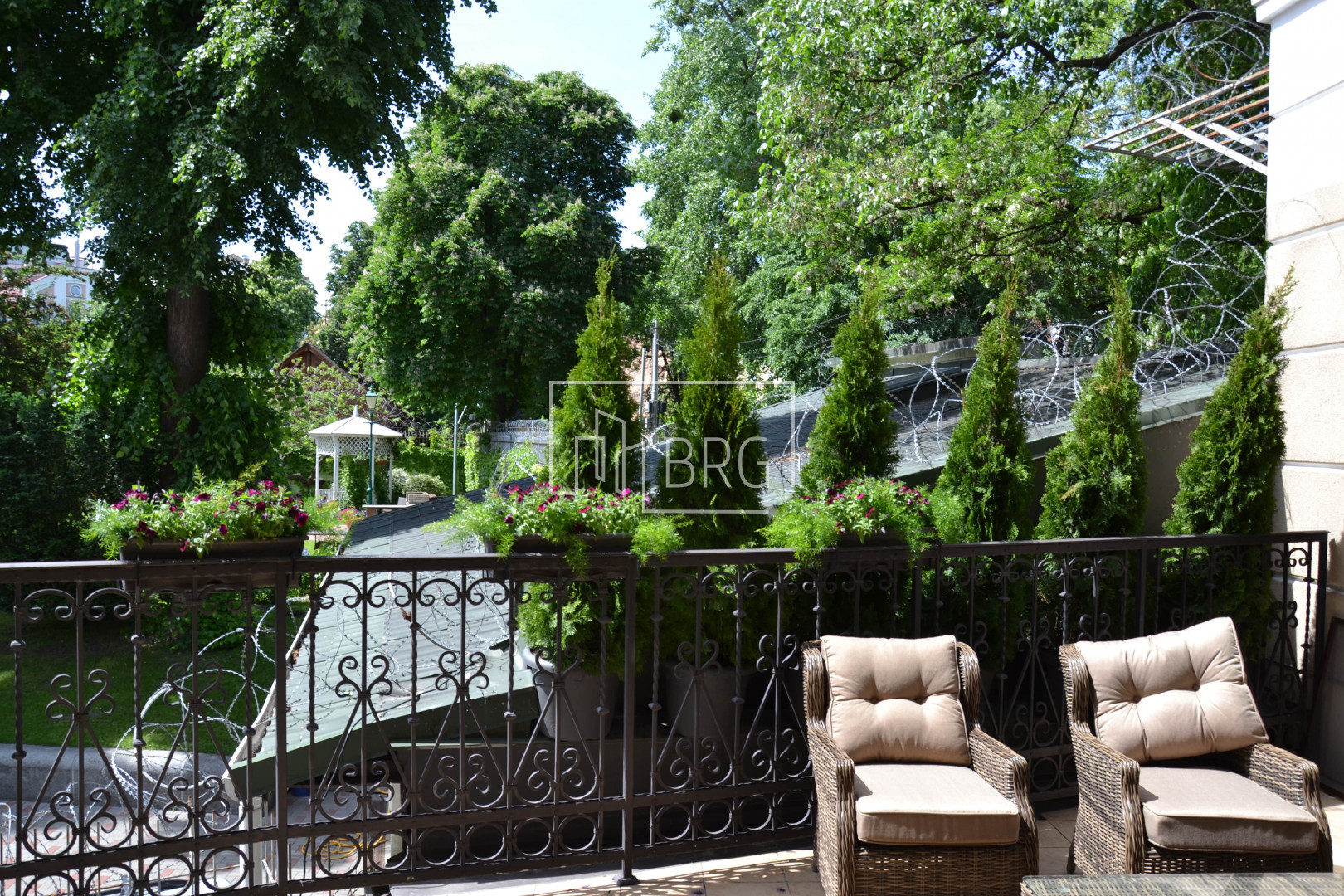 Sale 4-room apartment with a terrace in the center of Shevchenko district. Kiev