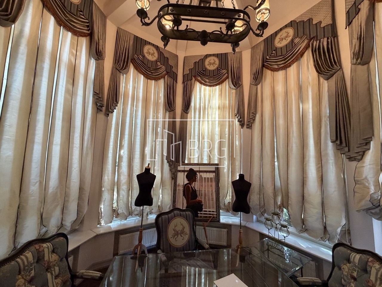 Дом 1500м КГ Тихая гавань с бассейном и выходом на Днепр. Київська обл