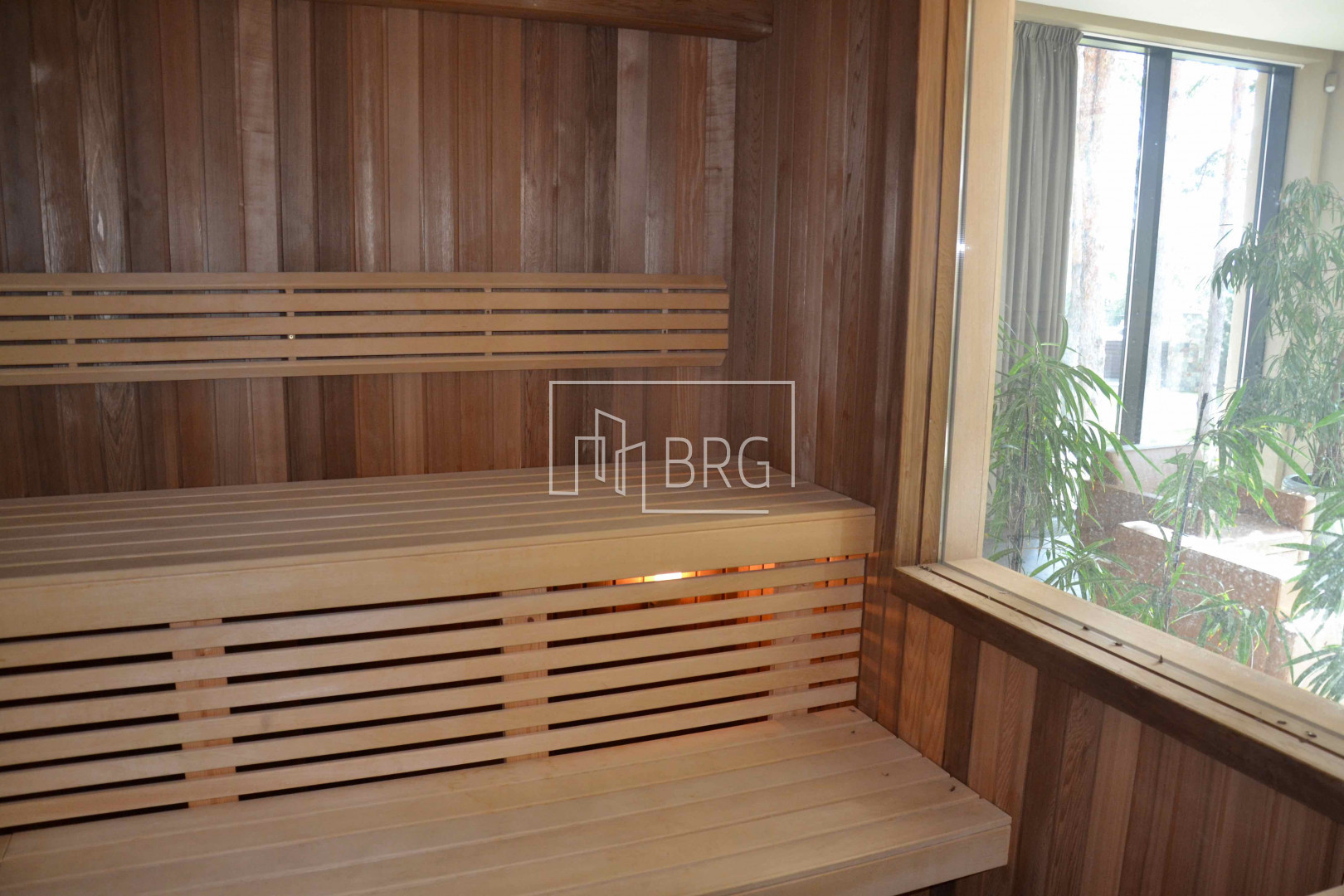 House 850m in a pine forest with access to the Stunna and Dnepr rivers. Kiev region