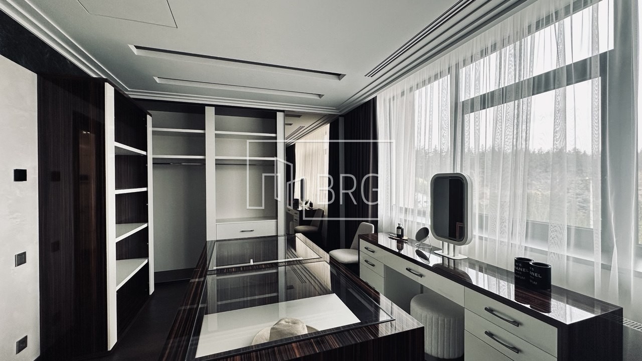 Современный дом 680м с бассейном в коттеджном городке Иванковичи. Київська обл