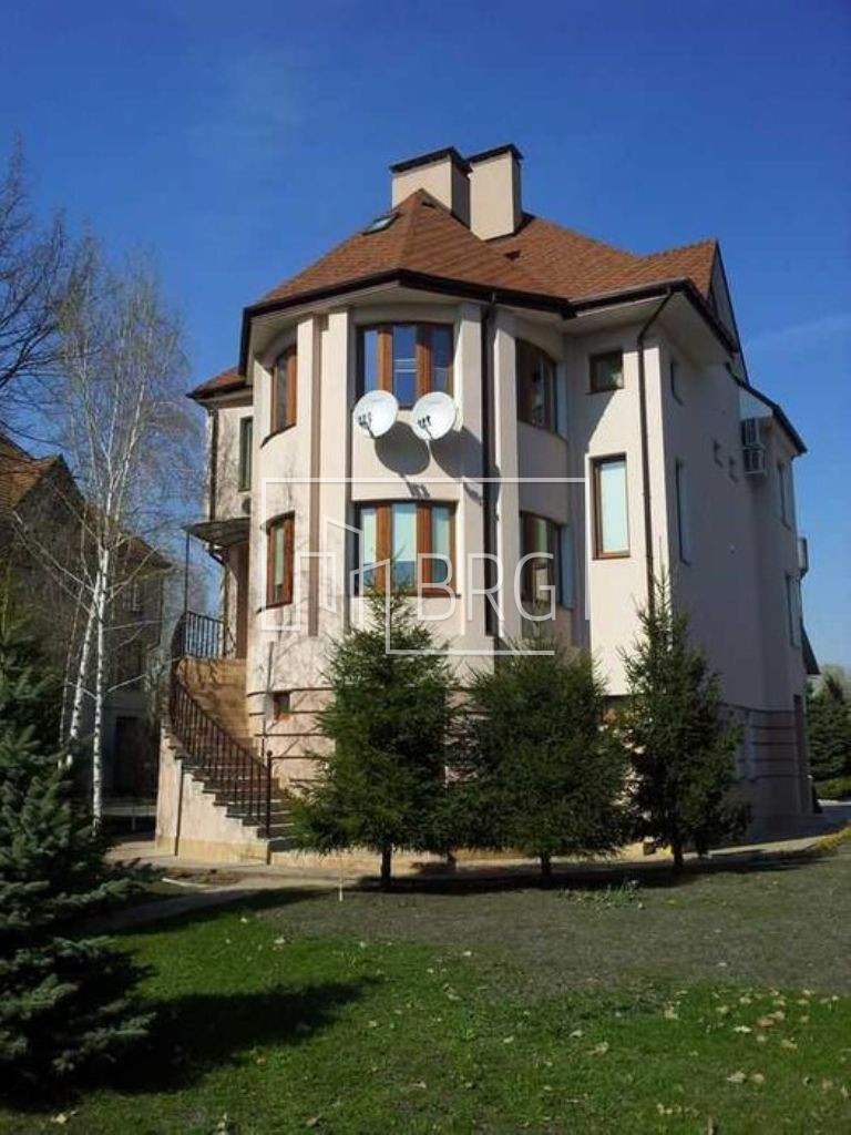Дом 500м с выходом на воду Дамба 3-й км Конча-Заспа. Kiev region