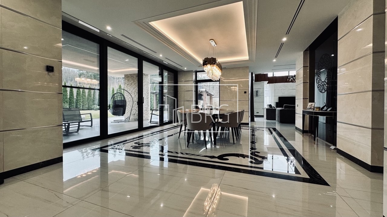 Современный дом 680м с бассейном в коттеджном городке Иванковичи. Київська обл