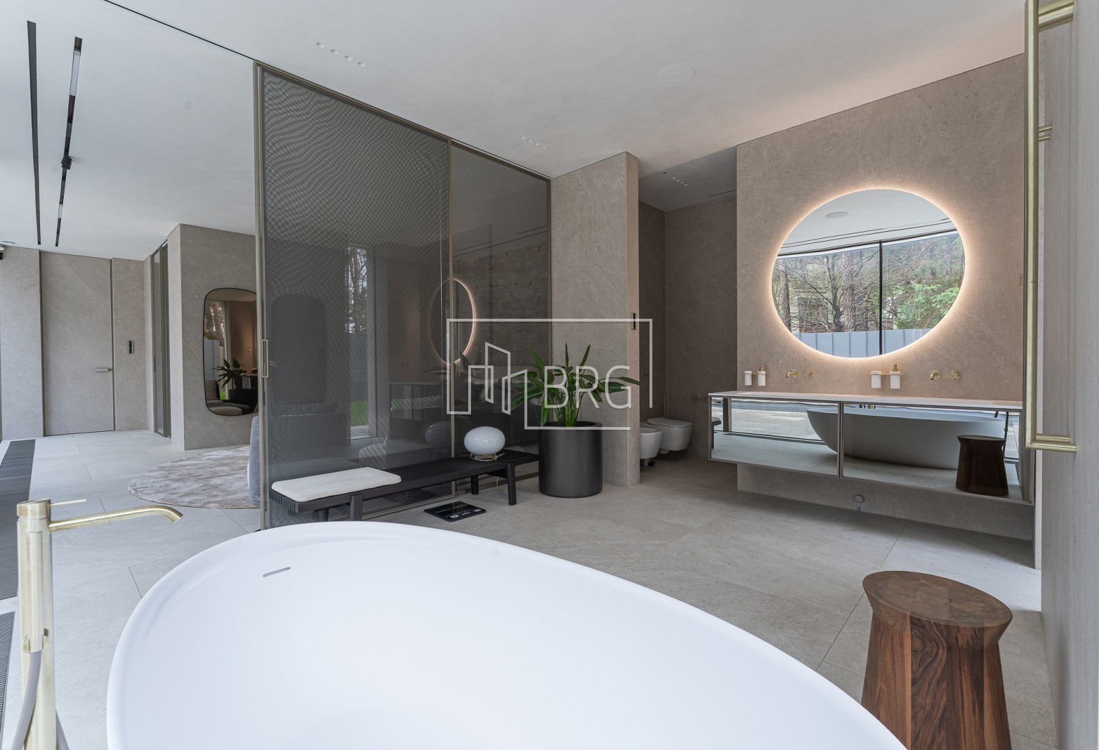 Дом 305м с бассейном Плюты Конча-Заспа. Киевская обл