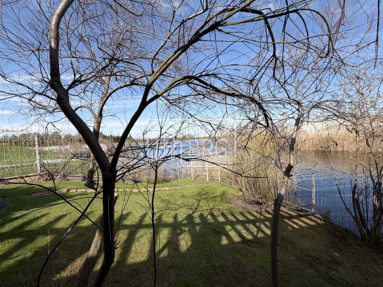 Дом 1500м КГ Тихая гавань с бассейном и выходом на Днепр. Київська обл