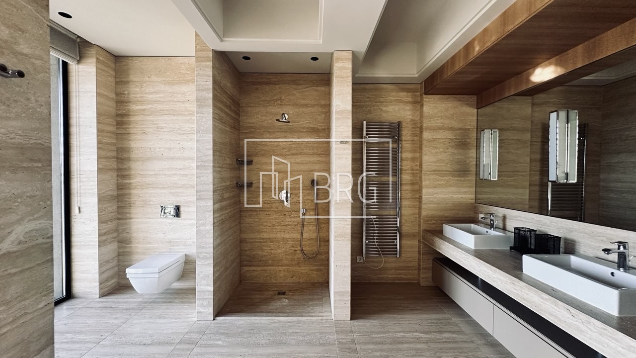 Дом 1100м с выходом на р.Стугну Таценки. Київська обл