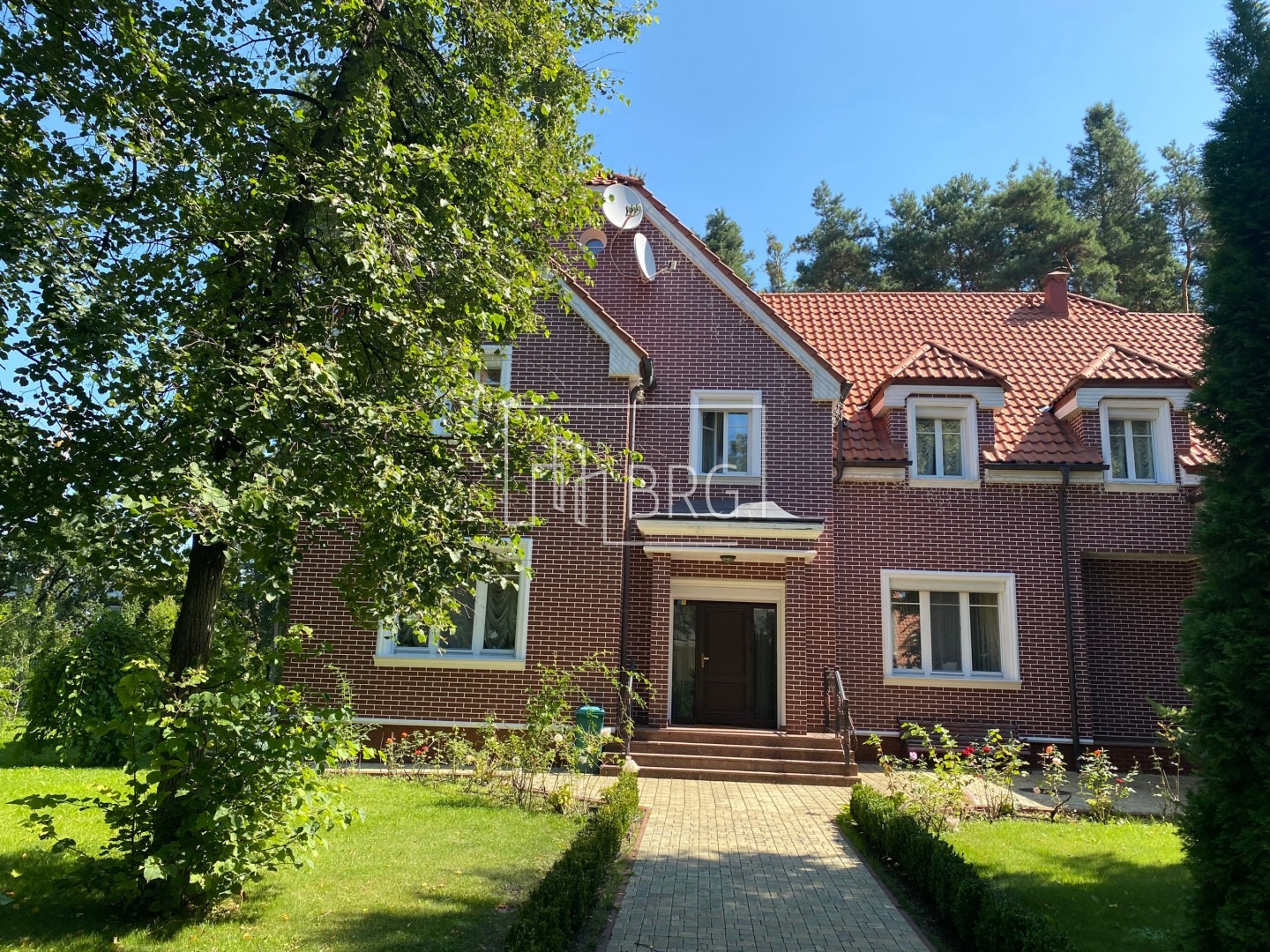 Дом 650м в сосновом лесу КГ Французский городок . Київська обл