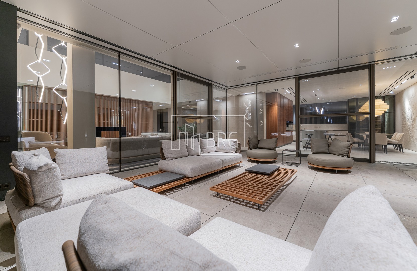 Дом 305м с бассейном Плюты Конча-Заспа. Киевская обл