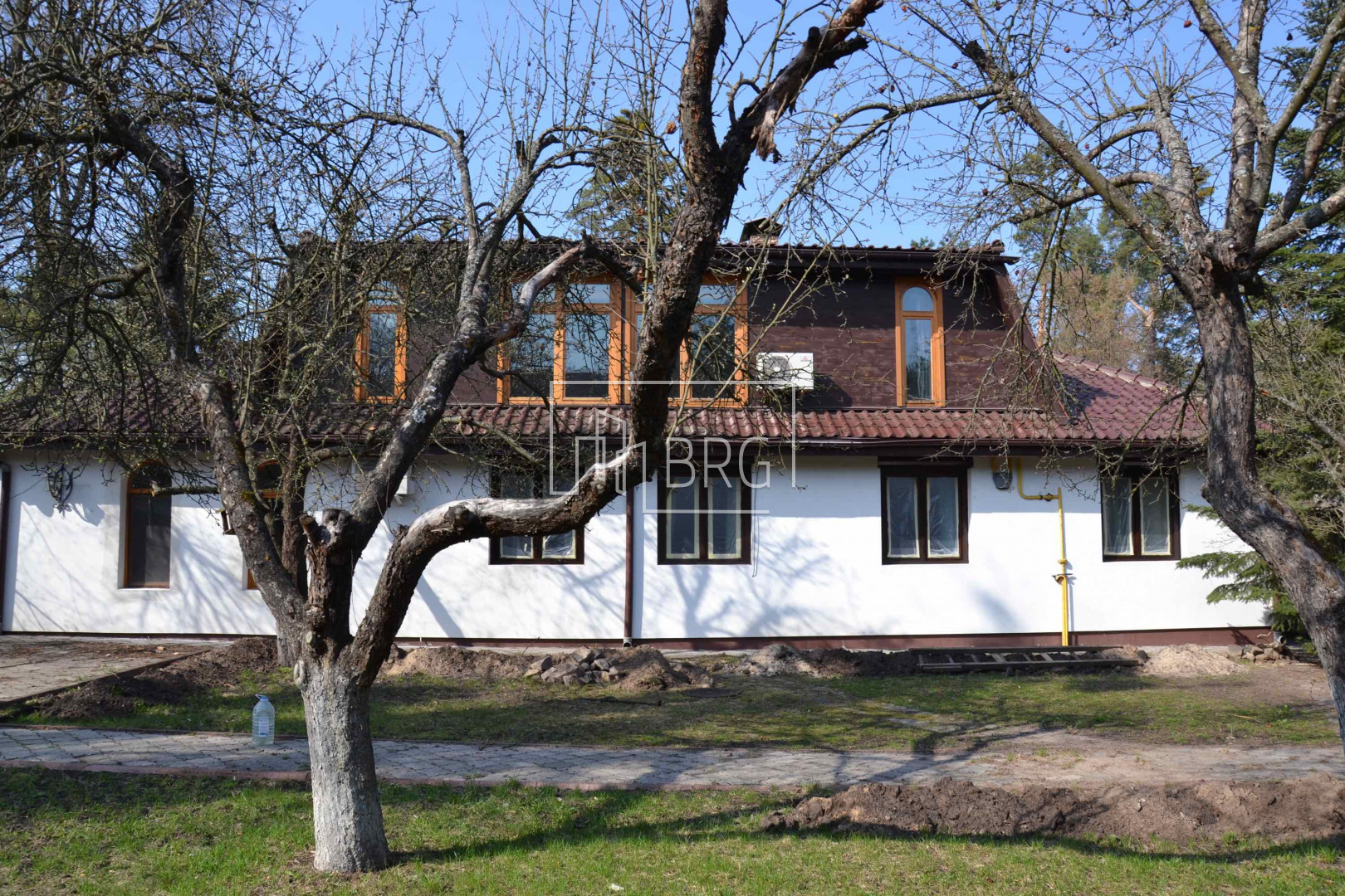 House 240m KG Koncha Ozernaya Writers. Kiev region