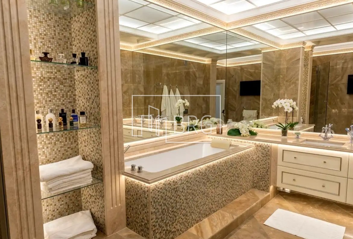 Продажа 3-х комнатной квартиры 190м возле Мариинского парка. Киев