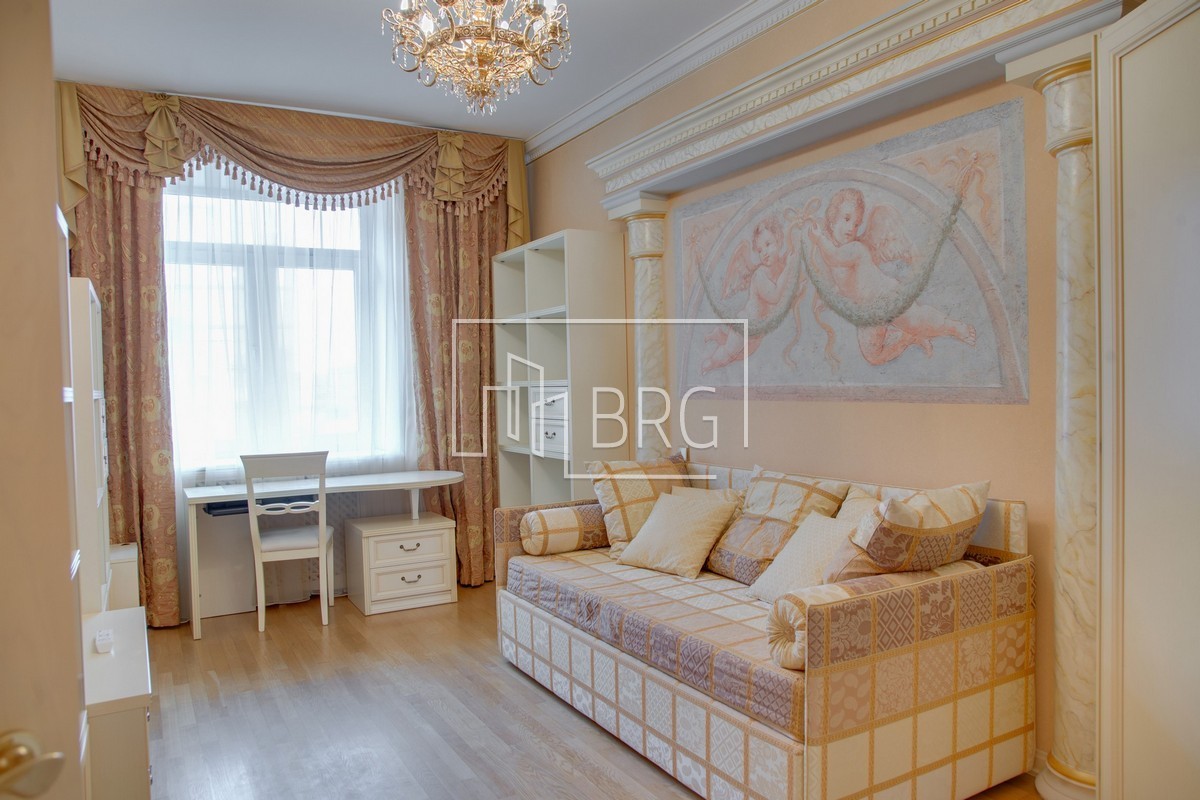 4 room apartment, Pechersk District. Kiev
