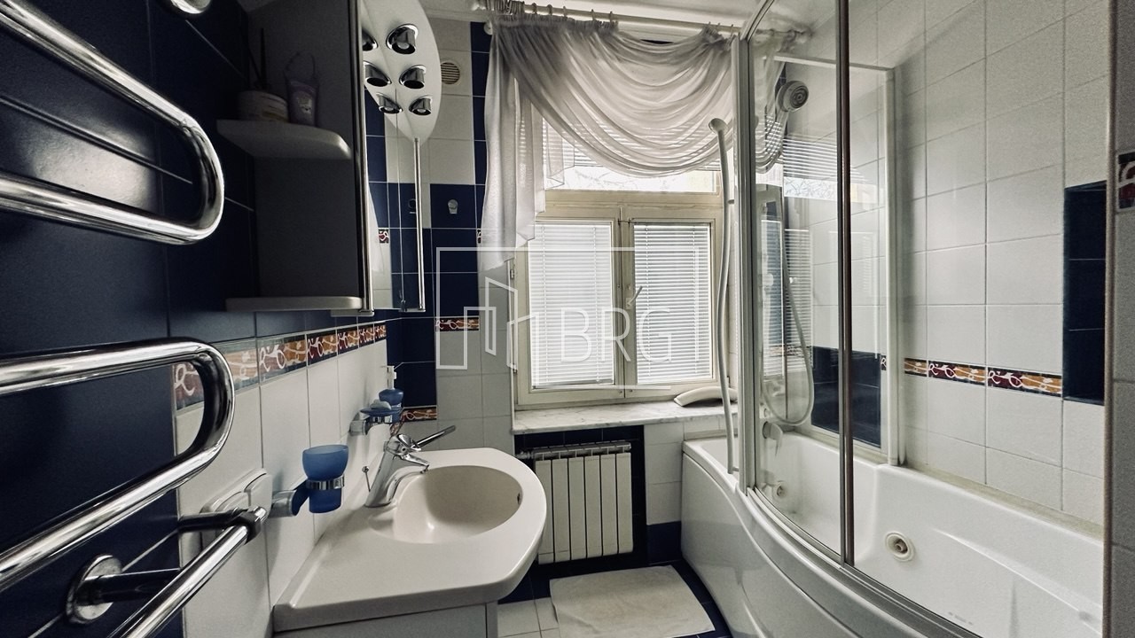 Квартира с видом на Мариинский парк 3 комнаты Грушевского 9. Київ