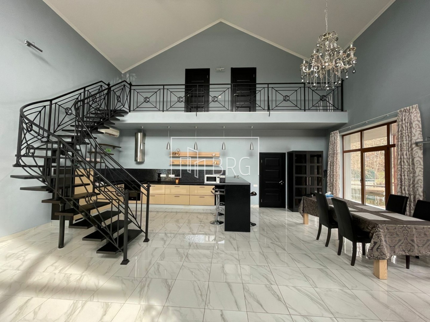 Дом 350м 130 соток с выходом на Стугну Таценки Конча-Заспа. Київська обл