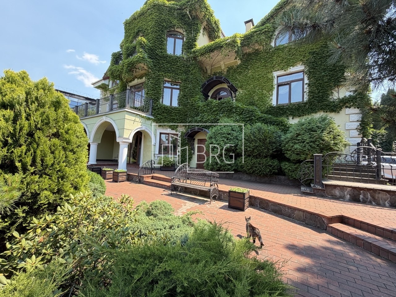 House with a wicket to the Michurin Botanical Garden. Kiev