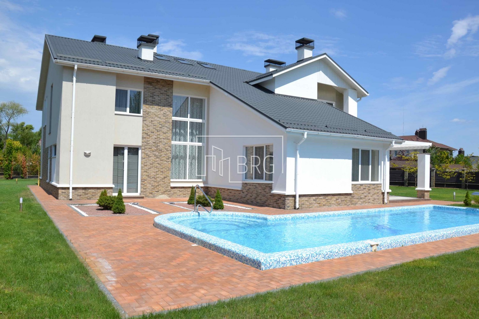 Дом 500м в КГ Днипрова хвыля Дамба. Киевская обл