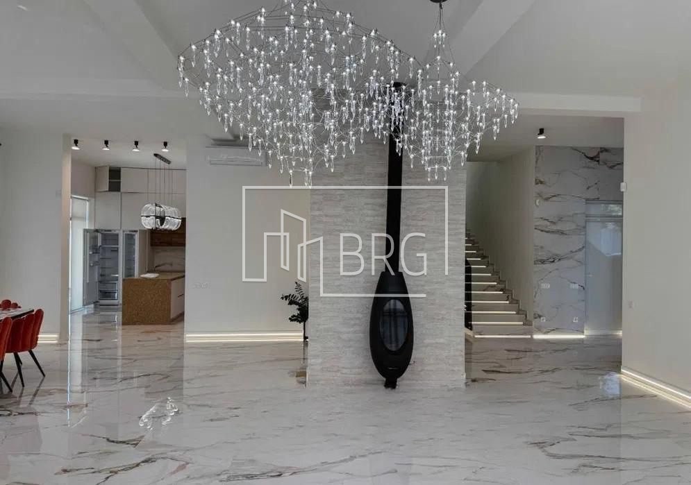 Новый дом с бассейном 360м КГ Монтана вилладж Козин. Киевская обл