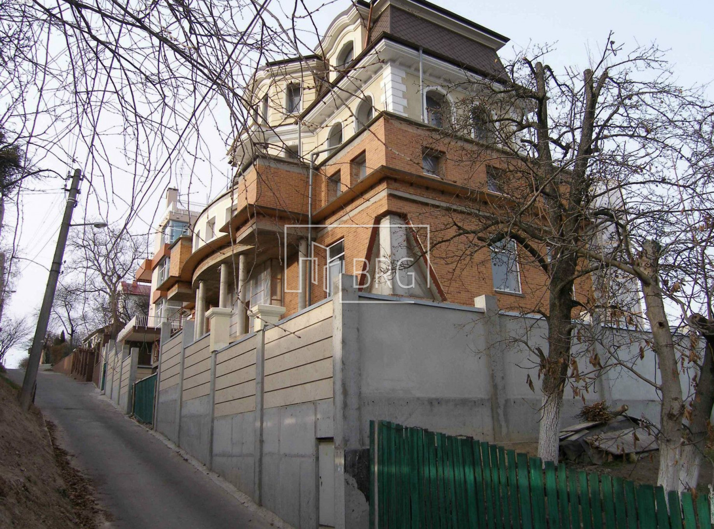Mansion 1500m in Pechersk near the Botanical Garden. Kiev
